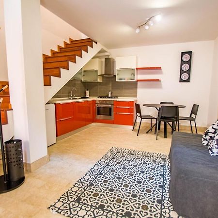 Apartamento La Casa Di Lu Trieste Exterior foto